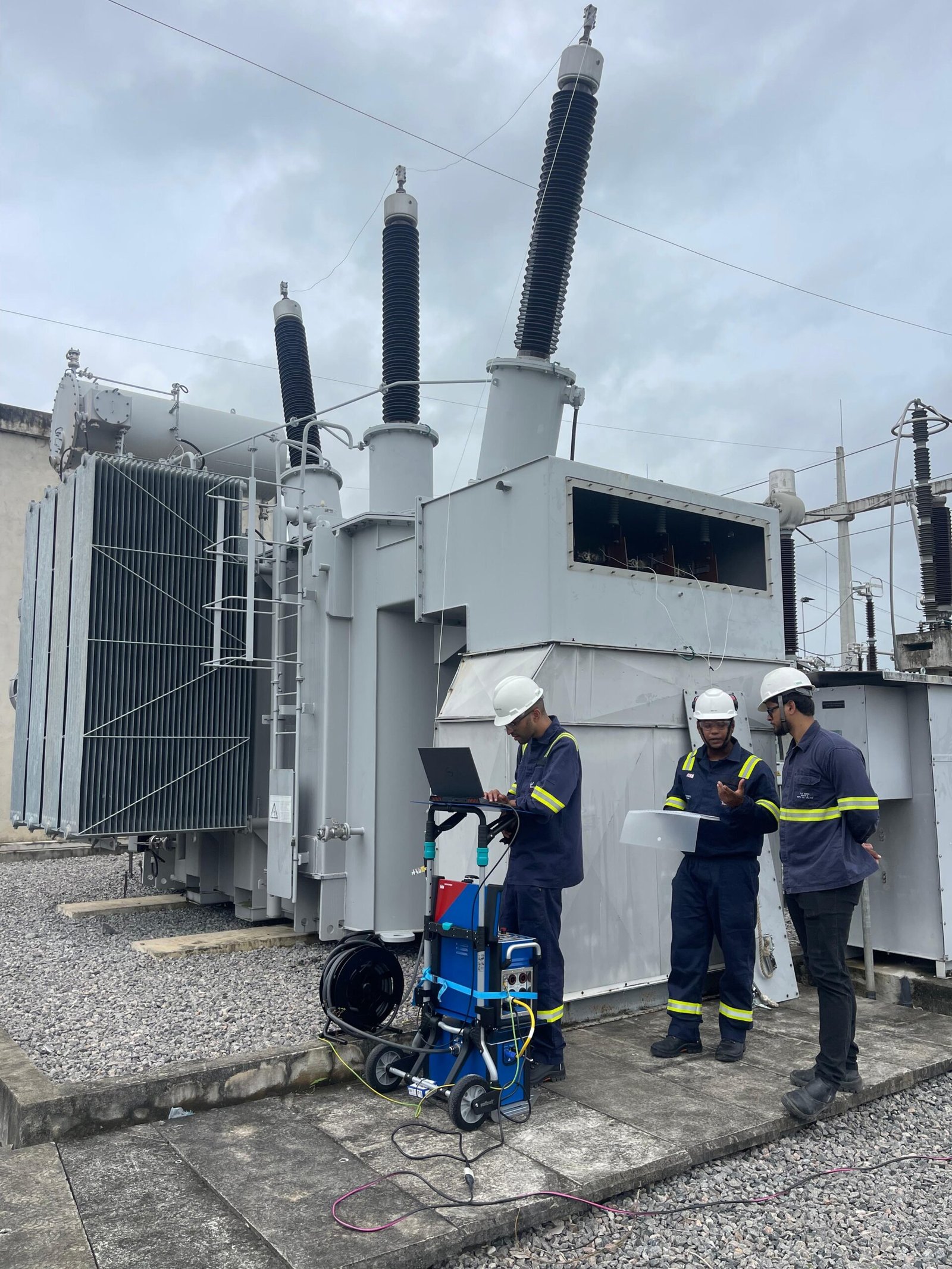 Comissionamento do lado CA da usina solar — quadros, cabos e transformador do skid